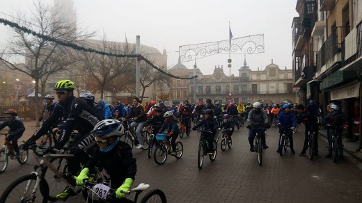 Salida de la Marcha Ciclista del Cochinillo celebrada en Medina del Campo / Cadena Ser